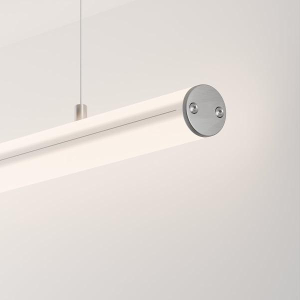 Abdeckung in eloxiertem Silber für geschützten Anschlussbereich.